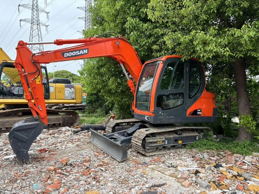 Hot Sale 90% New Korea 7Ton Used DOOSAN DX75 Excavator 42.5KW Engine Included Motor Gearbox Kawasaki Poclain Huade Low Price
