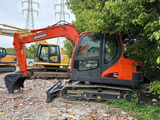 Hot Sale 90% New Korea 7Ton Used DOOSAN DX75 Excavator 42.5KW Engine Included Motor Gearbox Kawasaki Poclain Huade Low Price